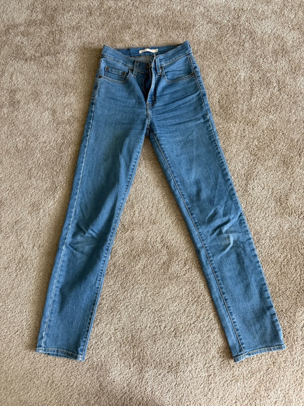 Levi's Women's 724 High Rise Straight Jeans in Medium Blue Wash